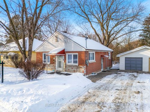 735 Srigley St, Newmarket, ON, L3Y1X6 | Card Image