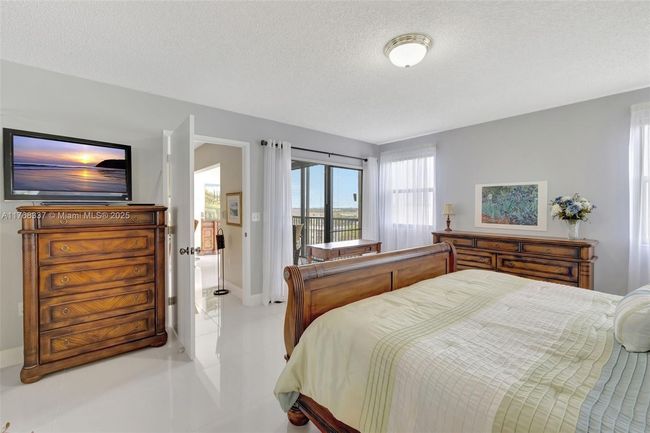 APT-908 - 2334 S Cypress Bend Dr, Condo with 3 bedrooms, 2 bathrooms and null parking in Pompano Beach FL | Image 15