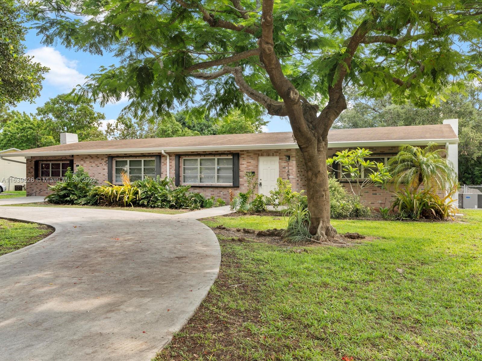 11403 - 11401 Sw 81St Rd, Leased in Pinecrest - eXp Realty