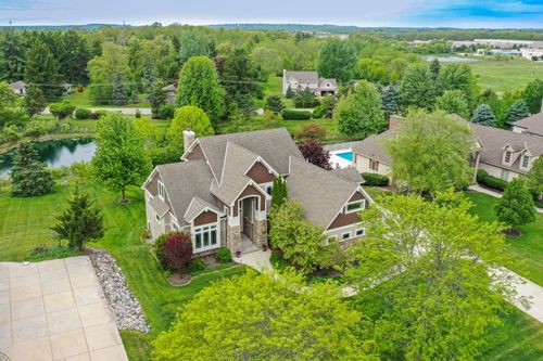 W218N5455 Taylors Woods Dr, Menomonee Falls, WI, 53051-6259 | Card Image