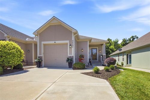 34097 W 90th Cir, De Soto, KS, 66018-8500 | Card Image