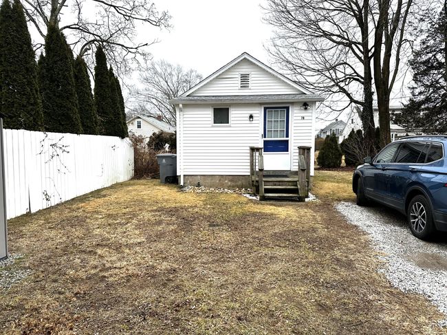 7 &amp; 7R N Washington Avenue, Home with 2 bedrooms, 2 bathrooms and 4 parking in East Lyme CT | Image 8