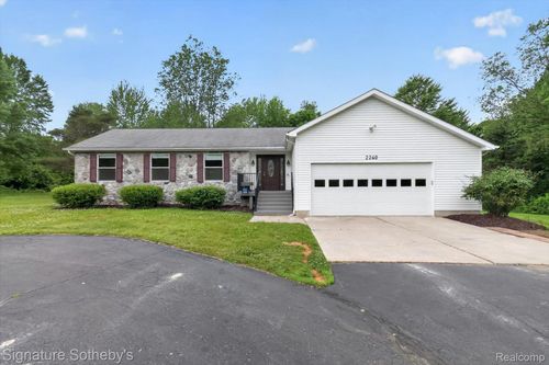2240 Hidden Lake Trl, Ortonville, MI, 48462-8906 | Card Image