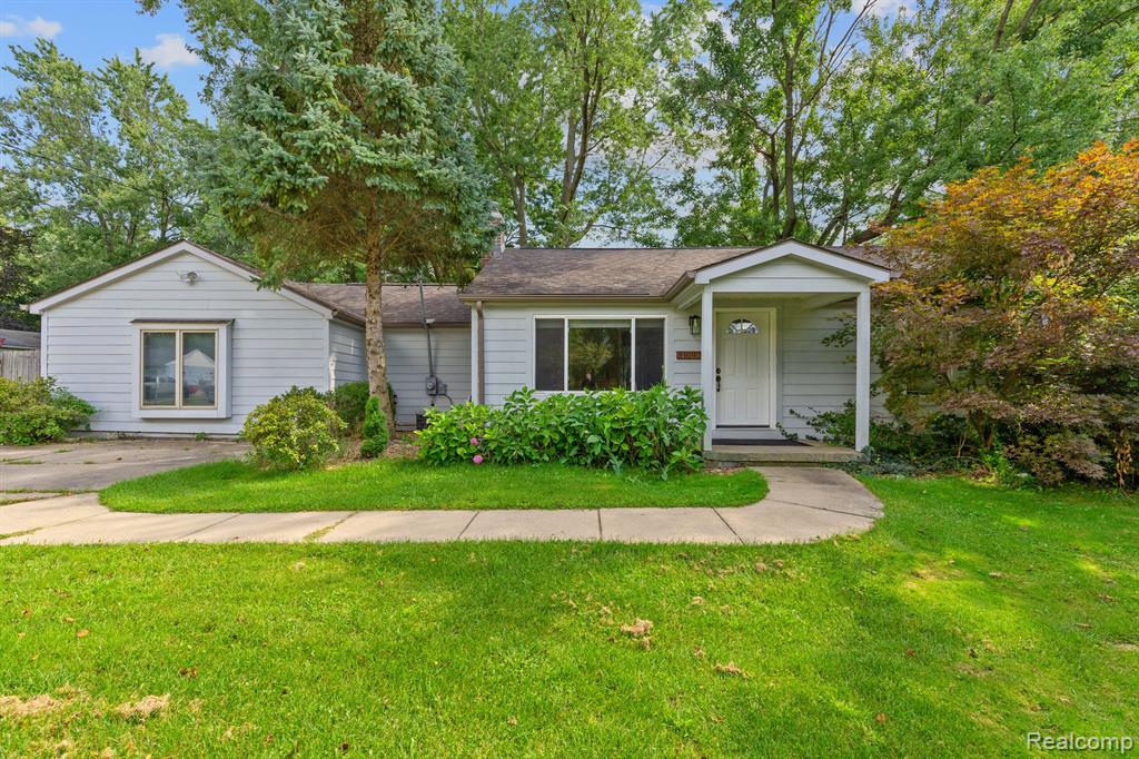 June Ave, Rochester Hills, MI 48309