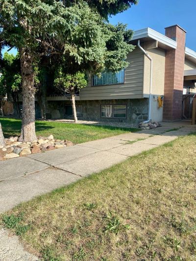 3608 - 3610 20 Ave S, House other with 6 bedrooms, 4 bathrooms and 4 parking in Lethbridge AB | Image 2