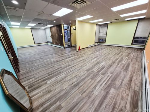 3-121 W Oak St, Amityville, NY, 11701-2986 | Card Image