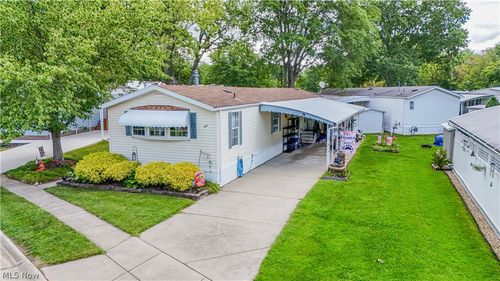 4 Sunrise Blvd, Olmsted Twp, OH, 44138-2960 | Card Image