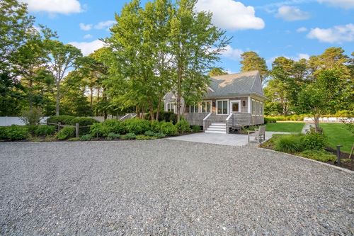 471 W Tisbury Rd, Edgartown, MA, 02539-6624 | Card Image