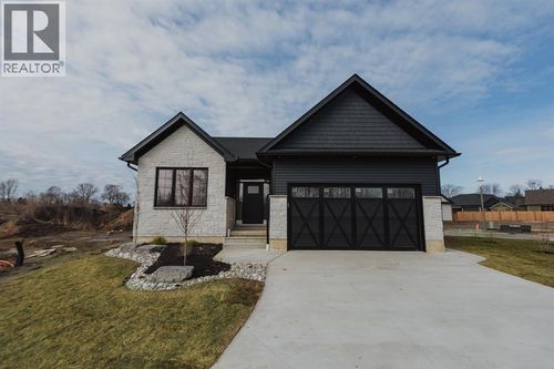 1725 Cottage Lane, Bright's Grove, ON, N0N1C0 | Card Image
