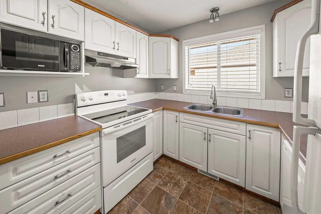 5 - 4626 44 Street, Townhouse with 2 bedrooms, 2 bathrooms and 1 parking in Sylvan Lake AB | Image 8