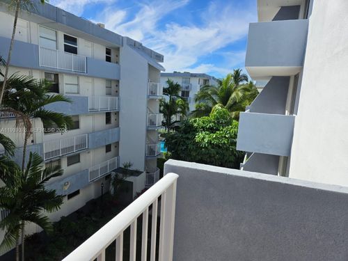 apt-402-1801 S Treasure Dr, North Bay Village, FL, 33141-4556 | Card Image