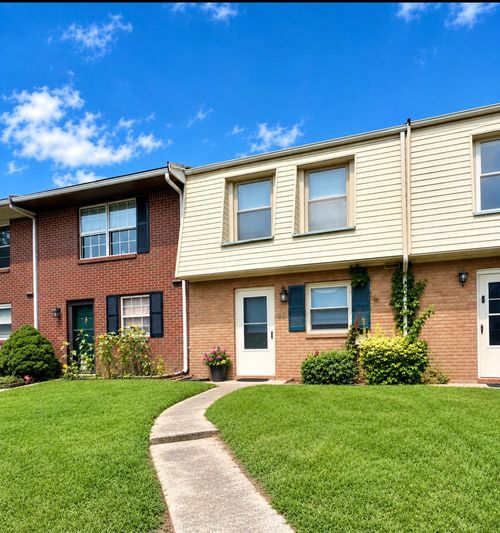 48 Judy Ann Ct, Winchester, KY, 40391-1012 | Card Image