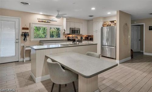 1600 Mandarin Rd, NAPLES, FL, 34102-5140 | Card Image