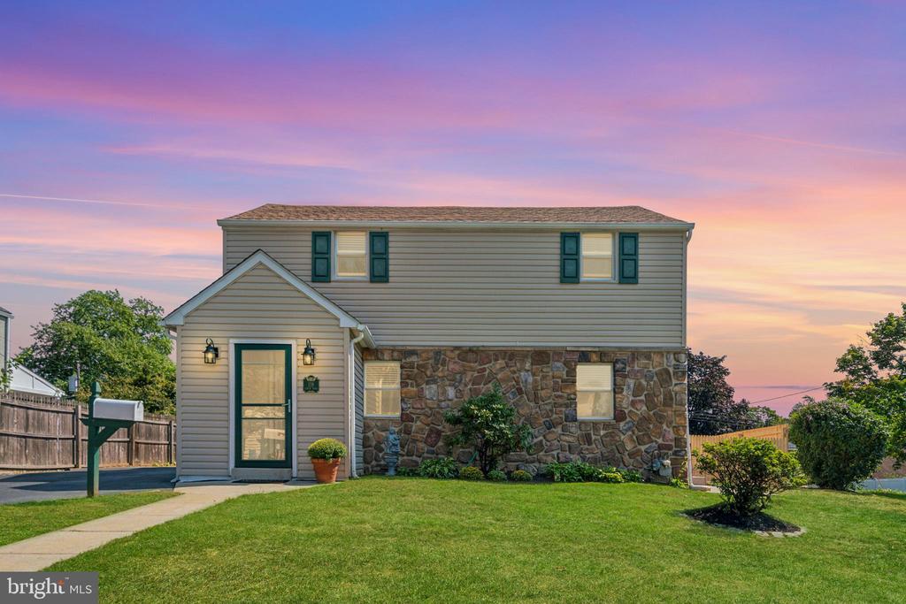 Garth Rd, Oreland, PA 19075