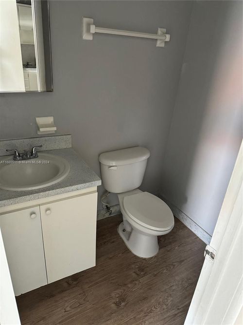 apt-31-1400 Ne 53rd Ct, Fort Lauderdale, FL, 33334-4941 | Card Image