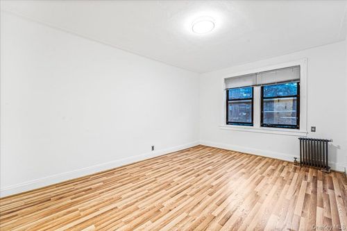 apt-a11-61-40 Saunders St, Rego Park, NY, 11374-1046 | Card Image