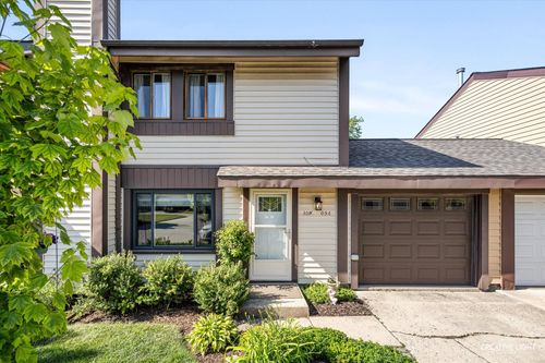 30W056 Buckthorn Ct, Warrenville, IL, 60555-1401 | Card Image