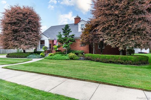 28051 Garfield St, Roseville, MI, 48066-2799 | Card Image
