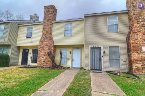 9451 Olde Village Ct, Dallas, TX, 75227-8152 | Card Image