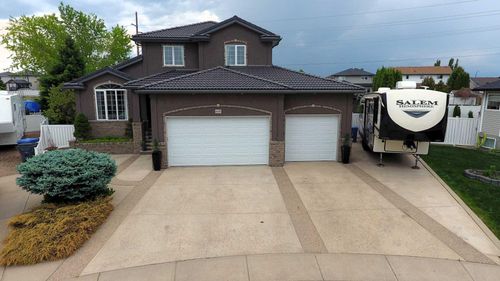 447 Spruce Way Se, Medicine Hat, AB, T1B4L5 | Card Image