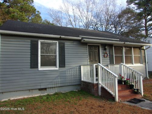 704 Dixon St, Kinston, NC, 28501-3018 | Card Image