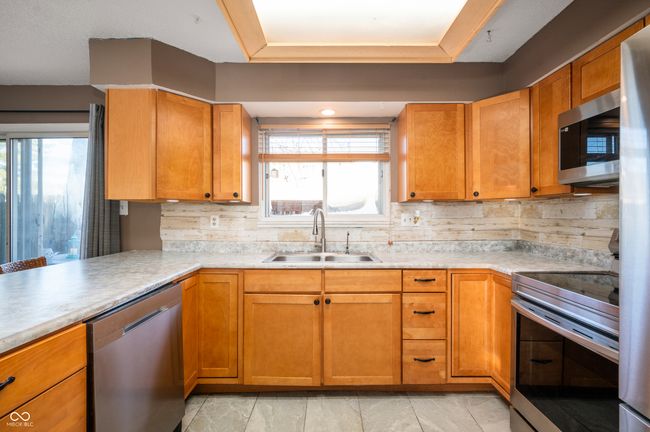 7622 Vintage Ct, Condo with 3 bedrooms, 3 bathrooms and null parking in Lawrence IN | Image 8