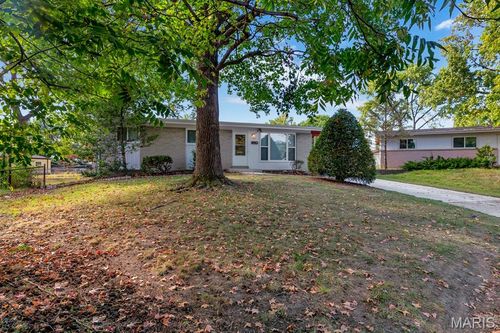 420 Humes Ln, Florissant, MO, 63031-3021 | Card Image
