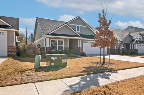 422 Travis Drive, McGregor, TX, 76657 | Card Image