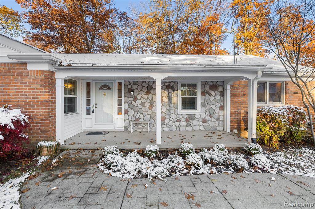 Blair House Ct, Bloomfield Hills, MI 48302