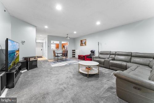 6070 Main St, Voorhees, NJ, 08043-4657 | Card Image