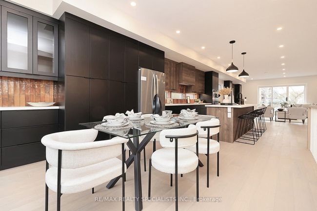 1046 Roosevelt Rd, House attached with 5 bedrooms, 6 bathrooms and 2 parking in Mississauga ON | Image 17