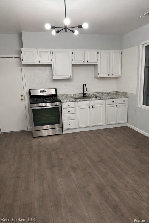 2300 Whalen St, Hamtramck, MI, 48212-2960 | Card Image