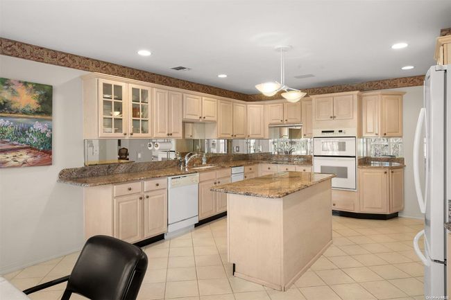 17 Sabrina Ct, House other with 4 bedrooms, 3 bathrooms and null parking in Dix Hills NY | Image 7