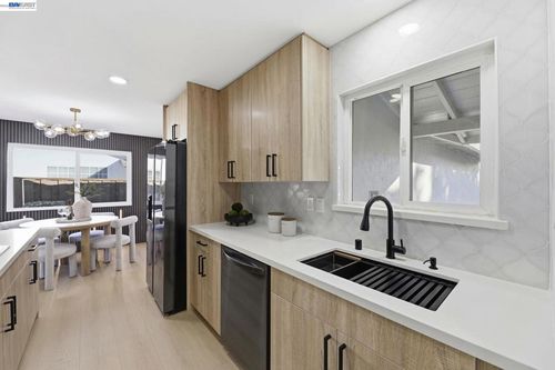 35926 Newark Blvd, Newark, CA, 94560-1823 | Card Image