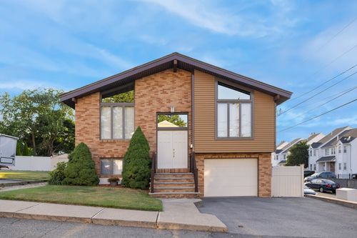 18 Blaney St, Revere, MA, 02151-4910 | Card Image