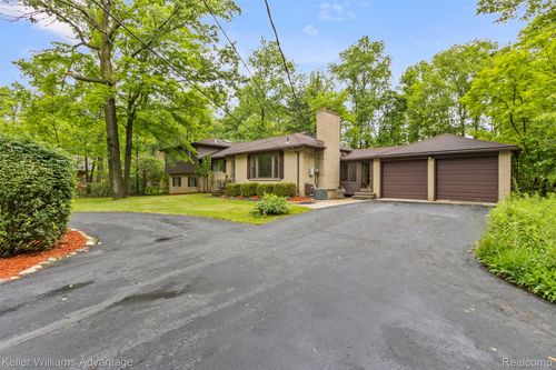 29866 Woodland Dr, Southfield, MI, 48034-1339 | Card Image