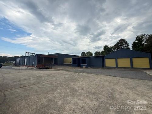 618 E Meeting St, Morganton, NC, 28655-3435 | Card Image