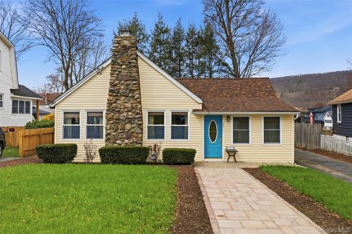 15 Crystal Ct, Greenwood Lake, NY, 10925-2857 | Card Image