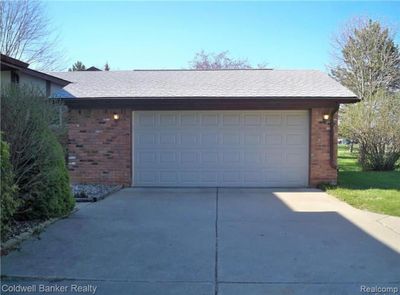 3887 John R Rd, Home with 4 bedrooms, 2 bathrooms and null parking in TROY MI | Image 2