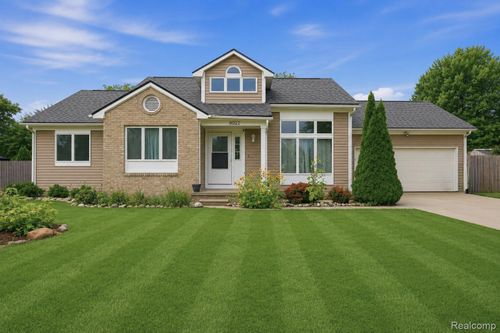 8022 Rose Ln, Goodrich, MI, 48438-9206 | Card Image