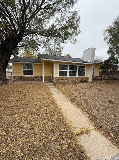 707 Hay St, Carrizo Springs, TX, 78834-3828 | Card Image