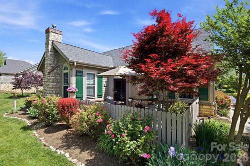 57 Outlook Cir, Swannanoa, NC, 28778-9233 | Card Image