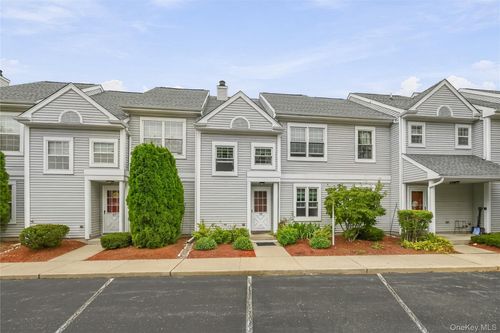 69 Kensington Way, Middletown, NY, 10940 | Card Image