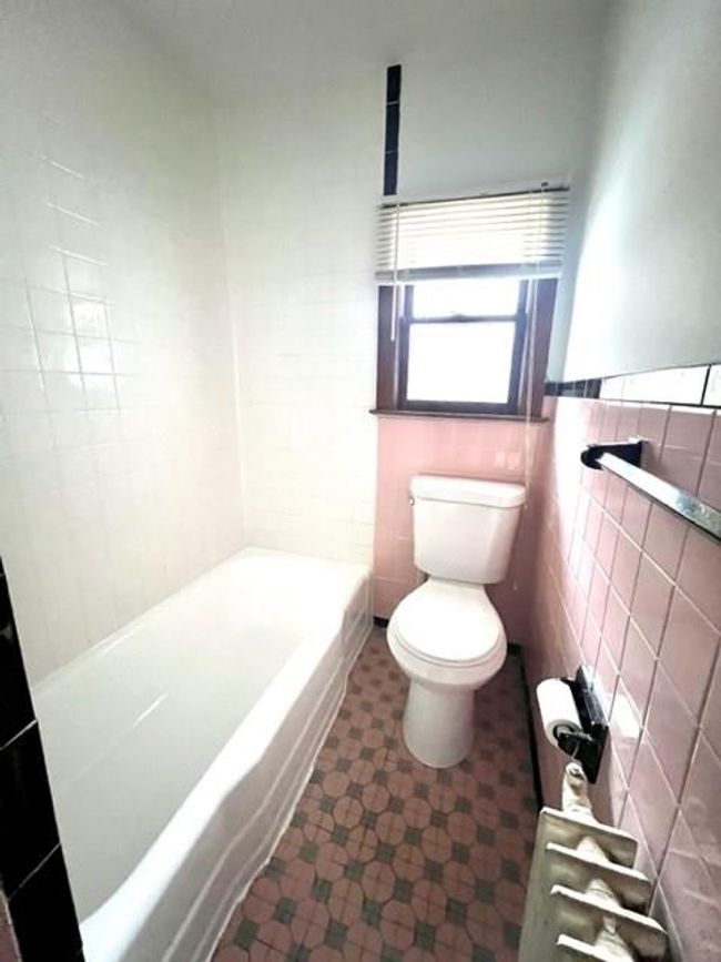 Bathroom | Image 9