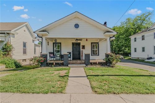 130 W Elm St, Mount Airy, NC, 27030-3502 | Card Image