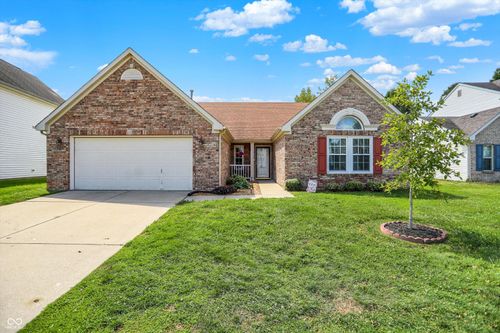 5849 Columbia Cir, Greenwood, IN, 46142-9147 | Card Image