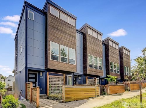 a-911 N 104th St, Seattle, WA, 98133-9222 | Card Image