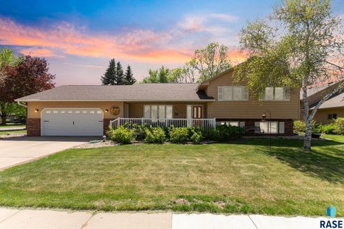 3525 S Matthew Dr Drive, Sioux Falls, SD, 57103 | Card Image