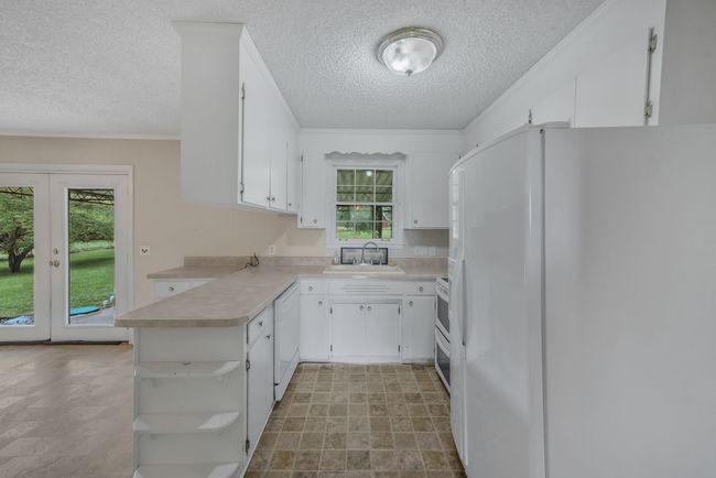 KITCHEN WORKSPACE WITH WHITE APPLIANCES. CAN EASILY BE EXPANDED. | Image 17