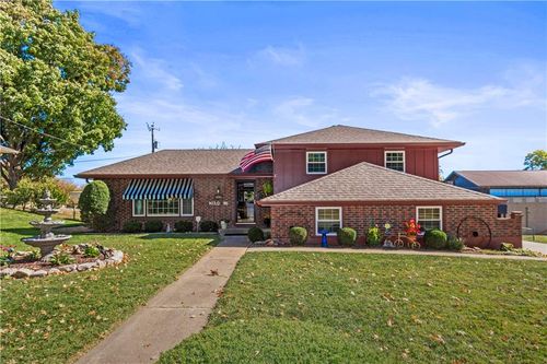 3821 S Rogers Cir, Independence, MO, 64055-3664 | Card Image